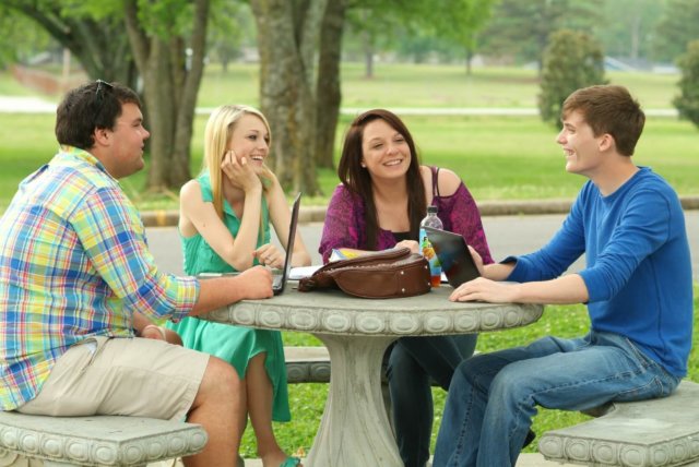 students-703003_1920
