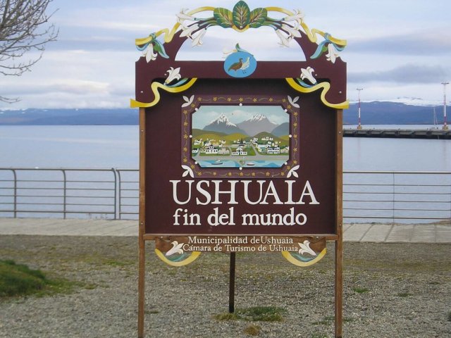 1200px-UshuaiaFinDelMundo