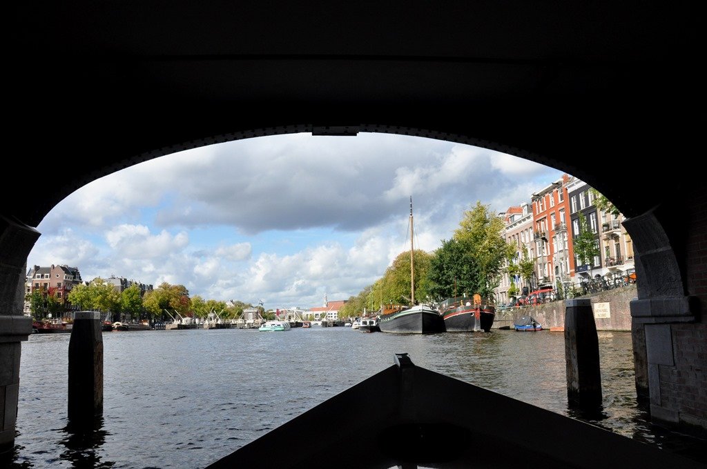 Passear de barco em Amsterdam é certeza de belas paisagens. Amsterdam. Foto: Flavio Pimentel