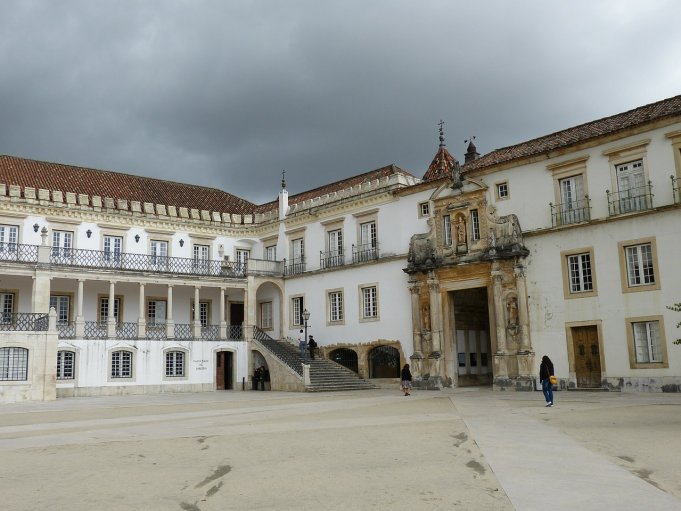 Estudar em Portugal vale à pena? Foto da Universidade de Coimbra