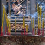 Cholon – Chinatown queimando Incenso no templo