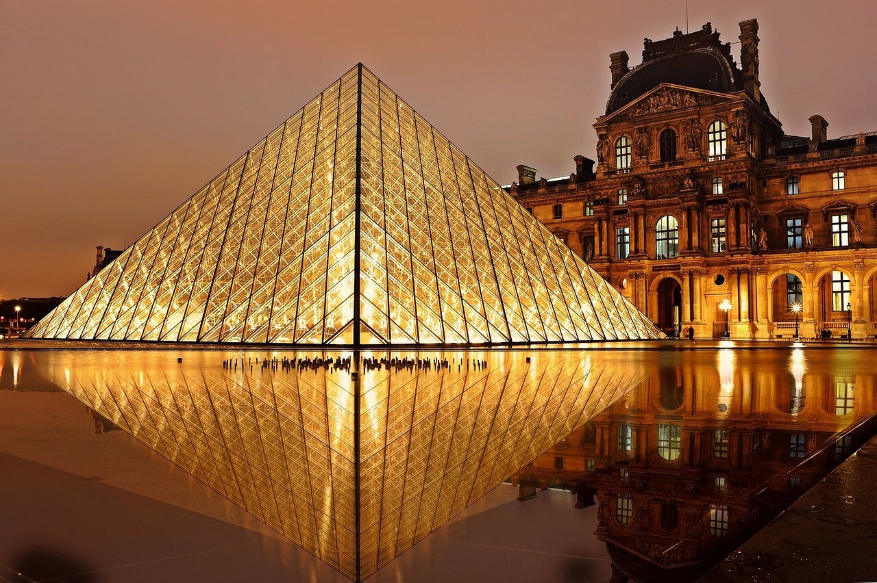 Passeios Paris, foto noturna do Museu do Louvre